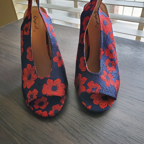 Open Toed Chunky Heel - Picture 2 of 3